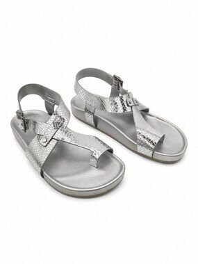 NWOB Franco Sarto Blair Toe Loop Round Toe Buckle Flat Sandals Sz 7.5M Silver
